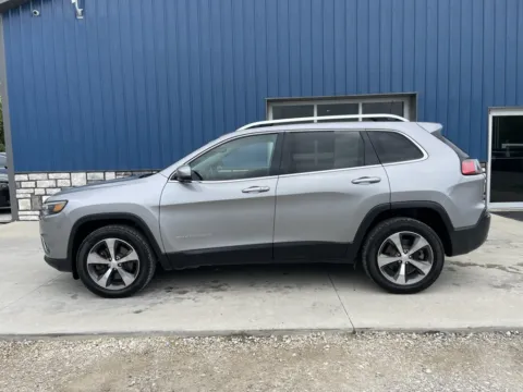 More photos of 2019 Jeep Cherokee Limited at Cambridge Truck, OH