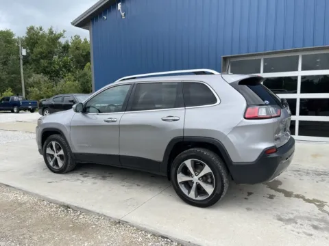 More photos of 2019 Jeep Cherokee Limited at Cambridge Truck, OH