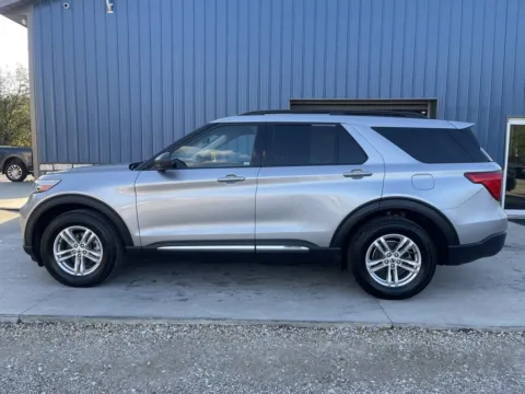 More photos of 2022 Ford Explorer XLT at Cambridge Truck, OH