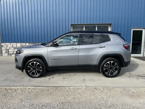 More photos of 2022 Jeep Compass Limited at Cambridge Truck, OH
