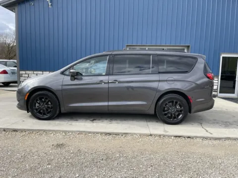 More photos of 2020 Chrysler Pacifica Launch Edition at Cambridge Truck, OH