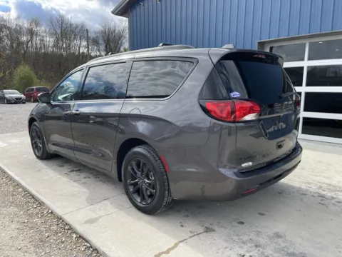 More photos of 2020 Chrysler Pacifica Launch Edition at Cambridge Truck, OH