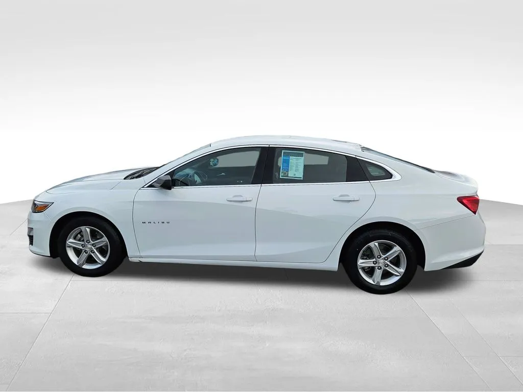 2024 Chevrolet Malibu LS photo 2