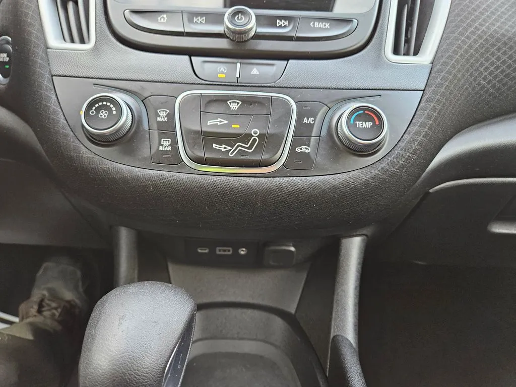 2024 Chevrolet Malibu LS photo 4