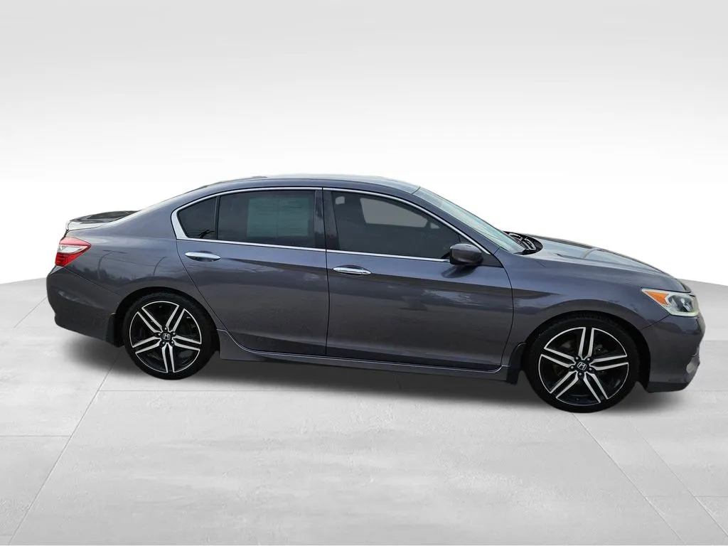 2016 Honda Accord Sport photo 2