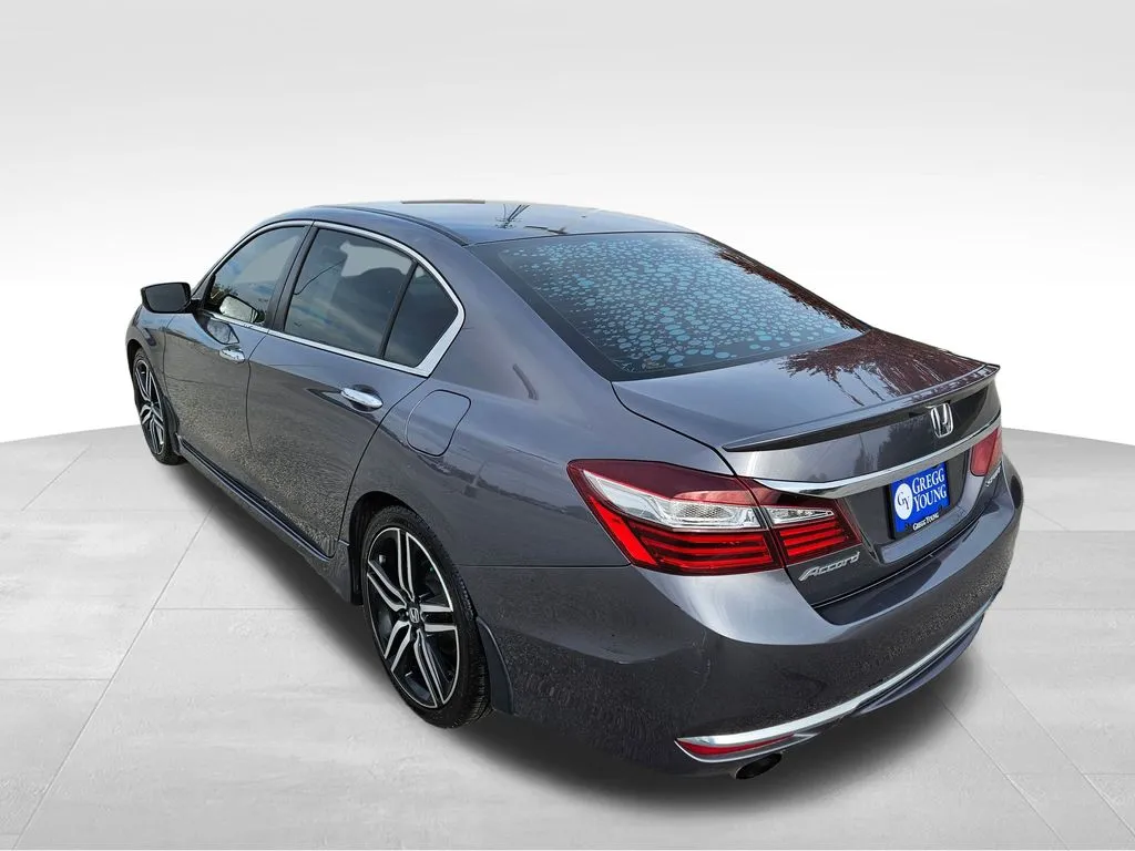 2016 Honda Accord Sport photo 3