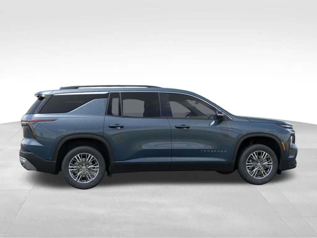 2025 Chevrolet Traverse photo 3