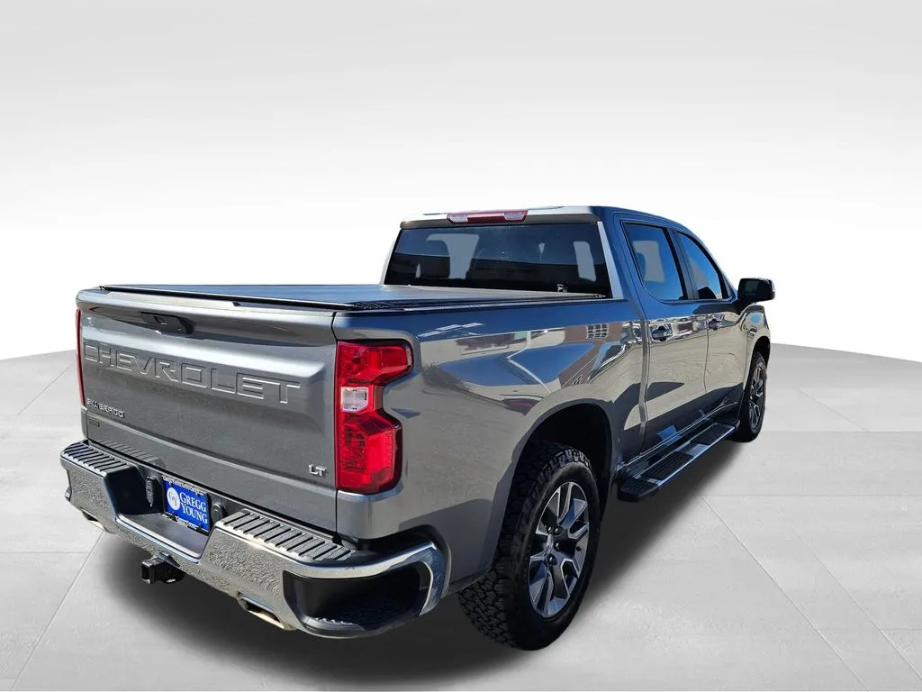 2022 Chevrolet Silverado 1500 LT photo 3