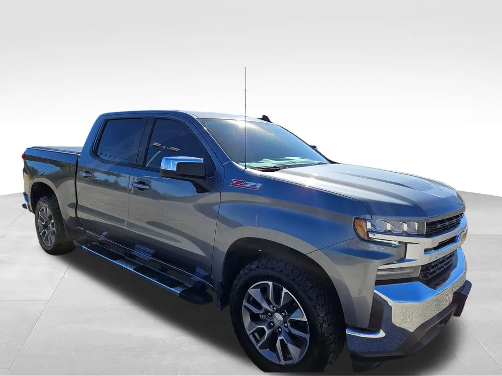 2022 Chevrolet Silverado 1500 LT photo 2
