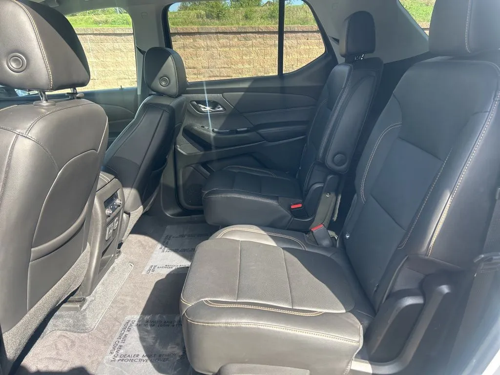 2021 Chevrolet Traverse Premier photo 3