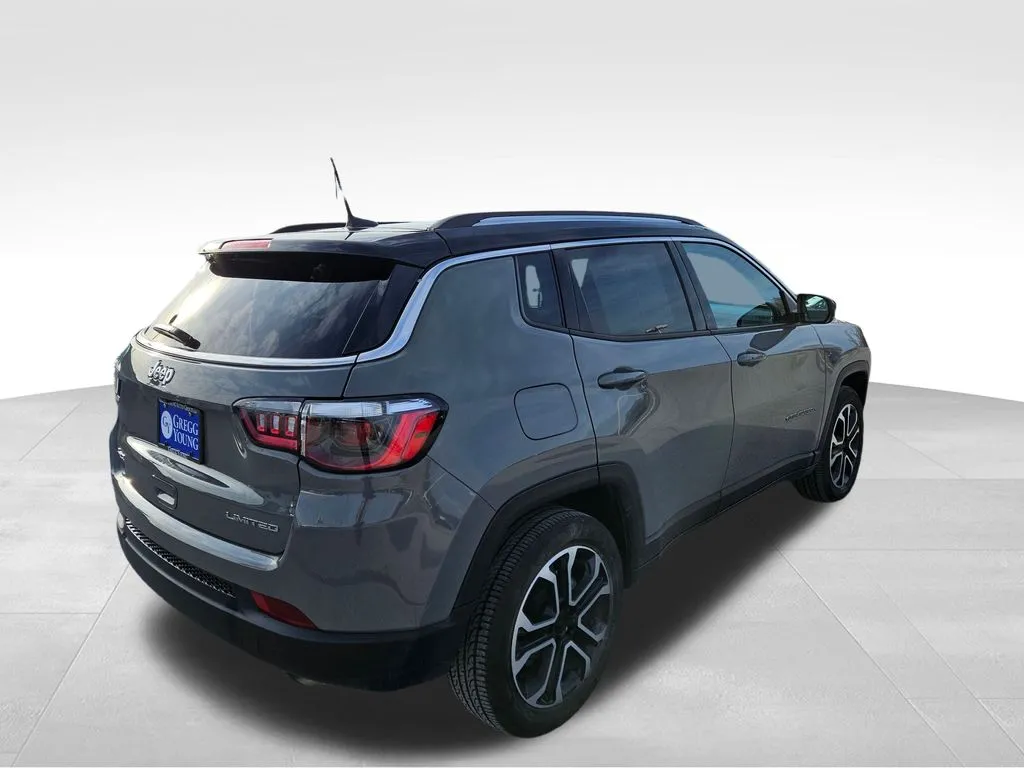 2022 Jeep Compass Limited photo 2