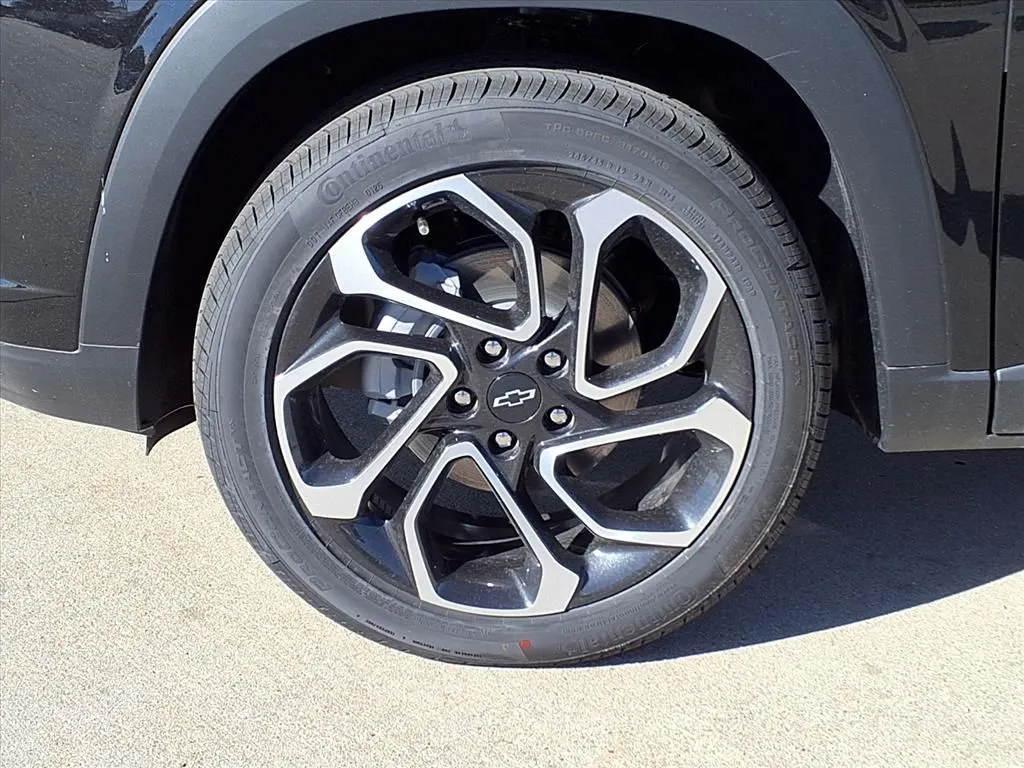 2025 Chevrolet Trax photo 3