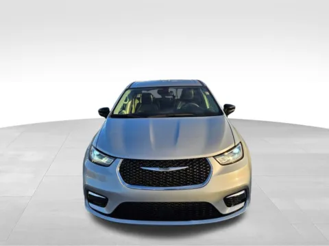 Another view of 2024 Chrysler Pacifica Touring L for sale in Plattsmouth, NE at Gregg Young Chevrolet Of Plattsmouth