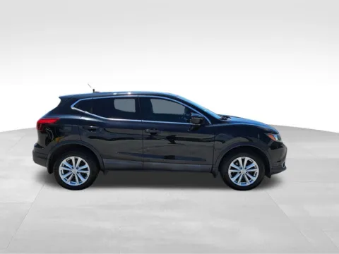 More photos of 2018 Nissan Rogue Sport at Gregg Young Chevrolet Of Plattsmouth, NE