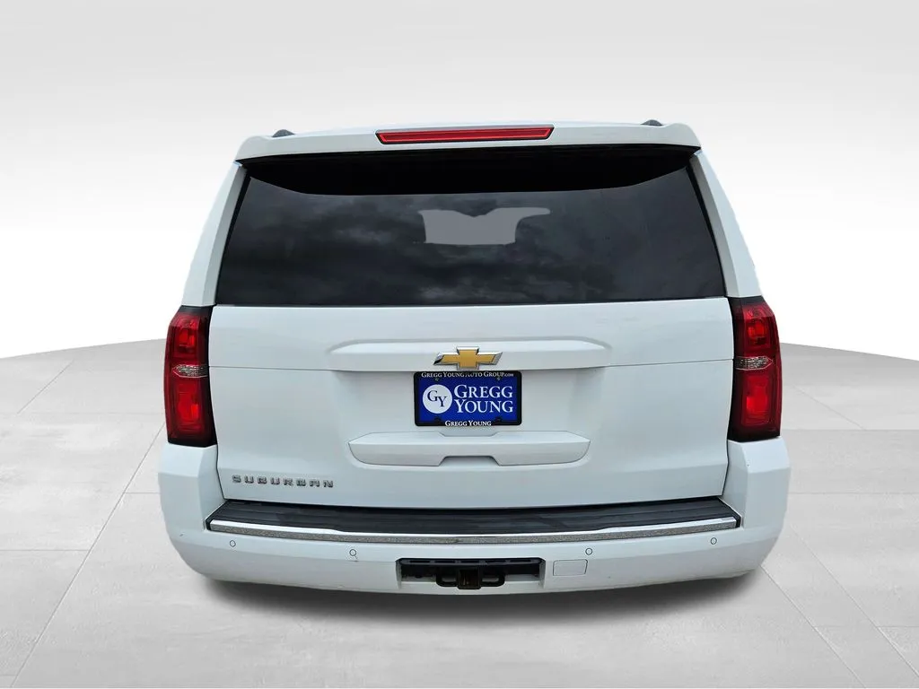 2016 Chevrolet Suburban LTZ photo 3