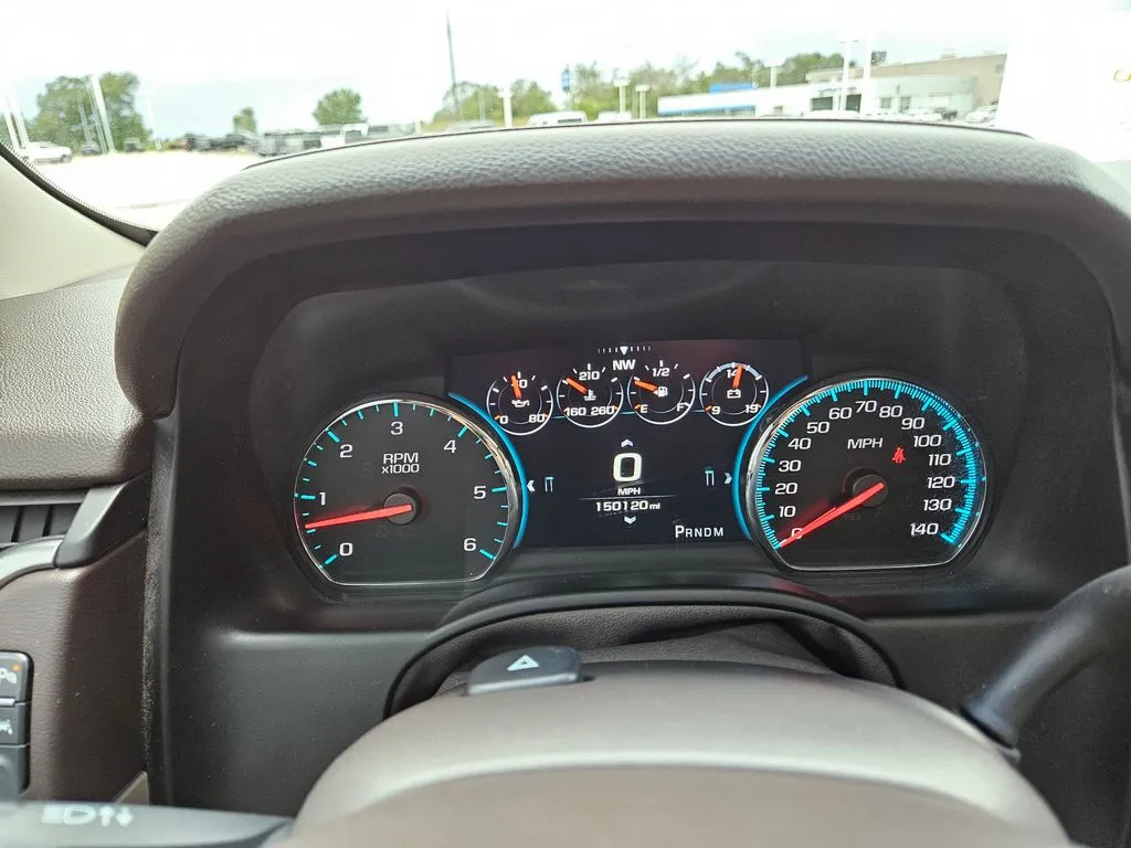 2016 Chevrolet Suburban LTZ photo 4