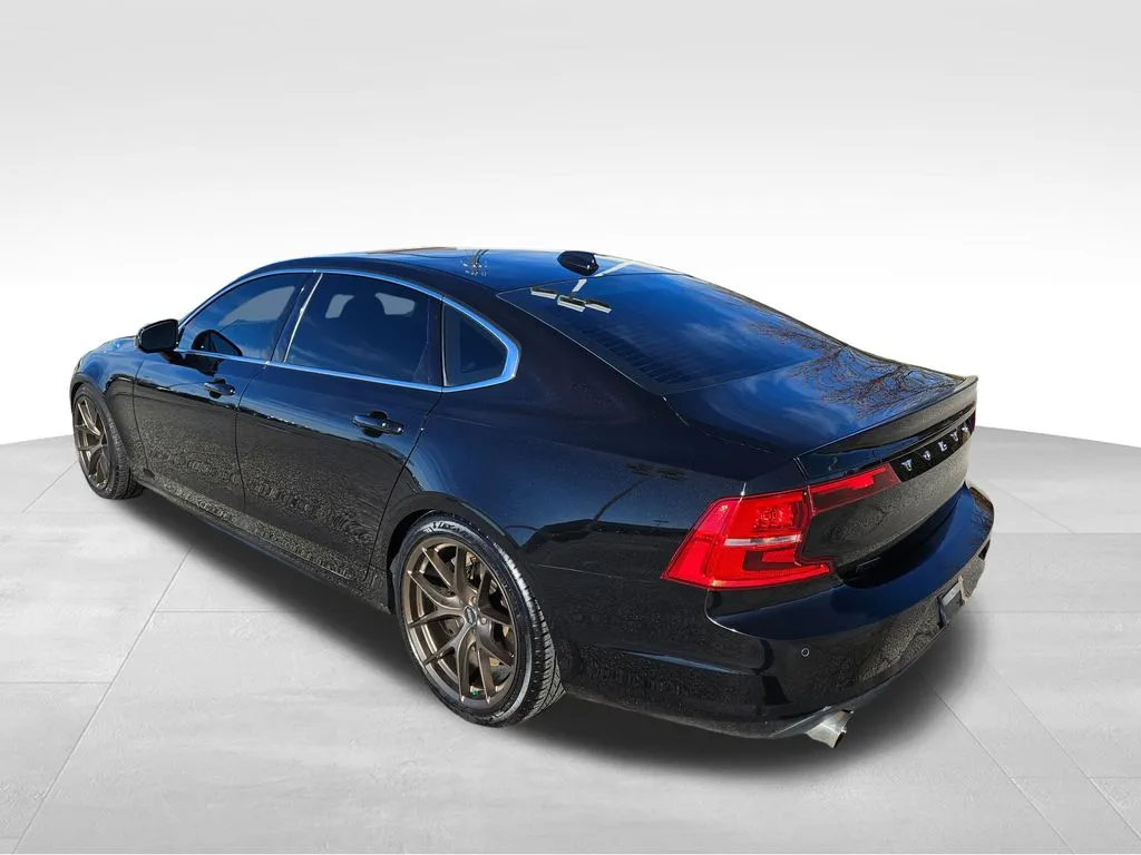 2019 Volvo S90 T5 Momentum photo 3