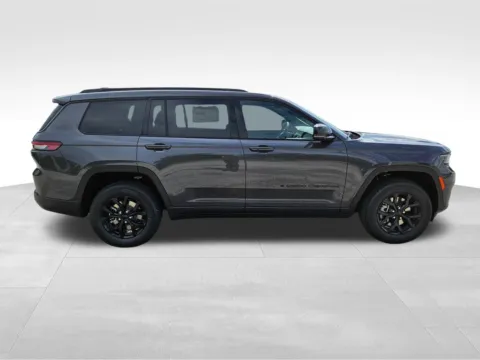 More photos of 2025 Jeep Grand Cherokee L Altitude X at Gregg Young of Plattsmouth, NE