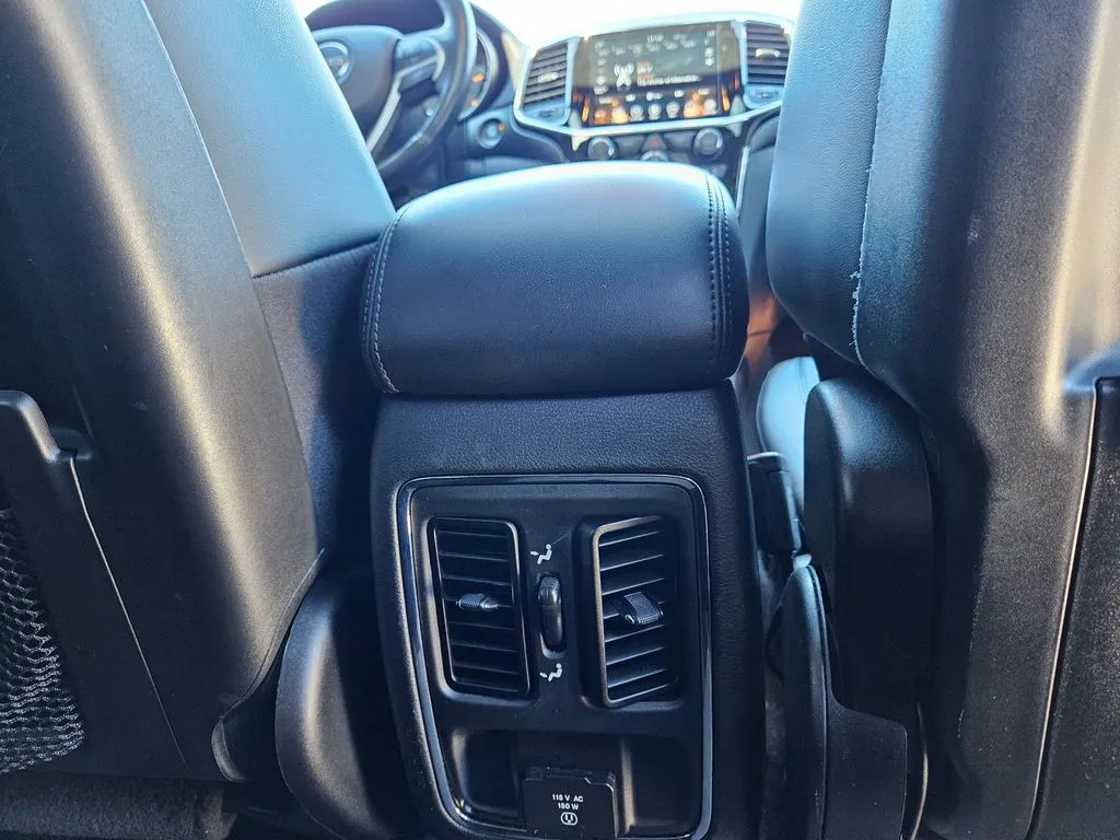 2022 Jeep Cherokee Laredo X photo 4