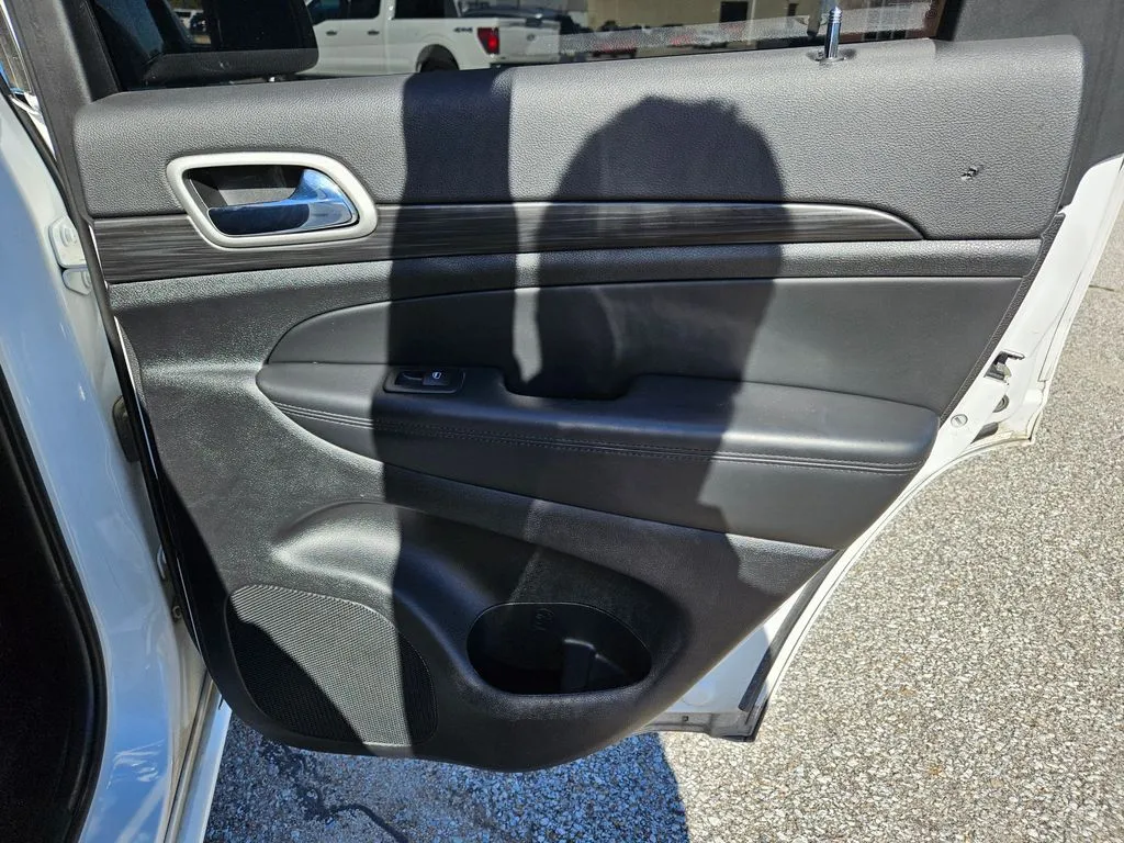 2022 Jeep Cherokee Laredo X photo 3