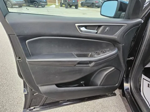 More photos of 2022 Ford Edge SEL at Gregg Young of Plattsmouth, NE