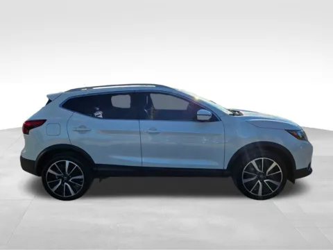 More photos of 2018 Nissan Rogue Sport SL at Gregg Young of Plattsmouth, NE