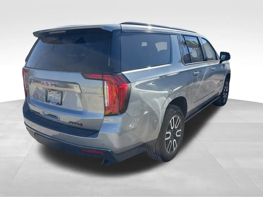 2023 Gmc Yukon XL AT4 photo 3