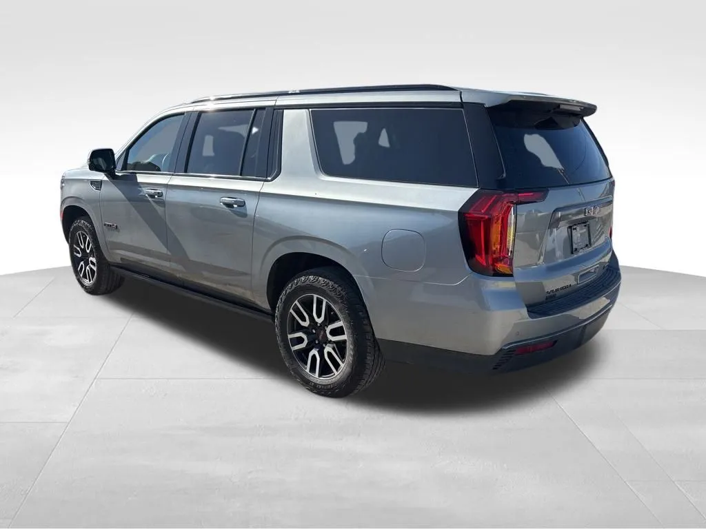 2023 Gmc Yukon XL AT4 photo 2