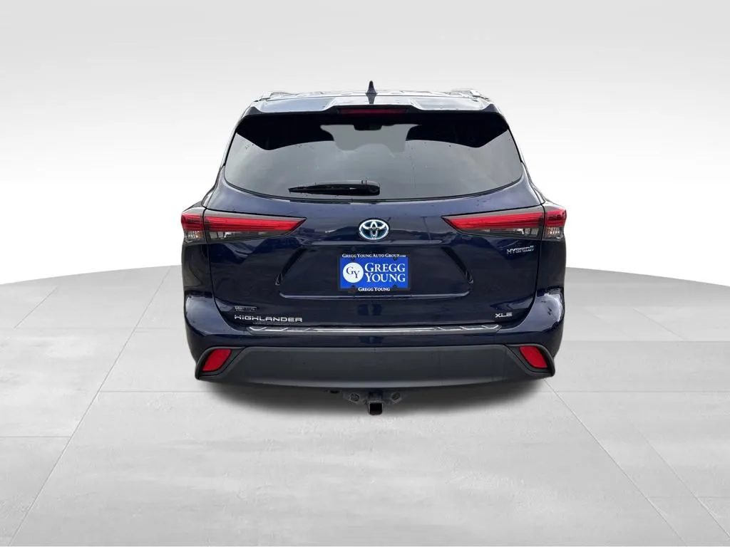 2022 Toyota Highlander Hybrid XLE photo 2
