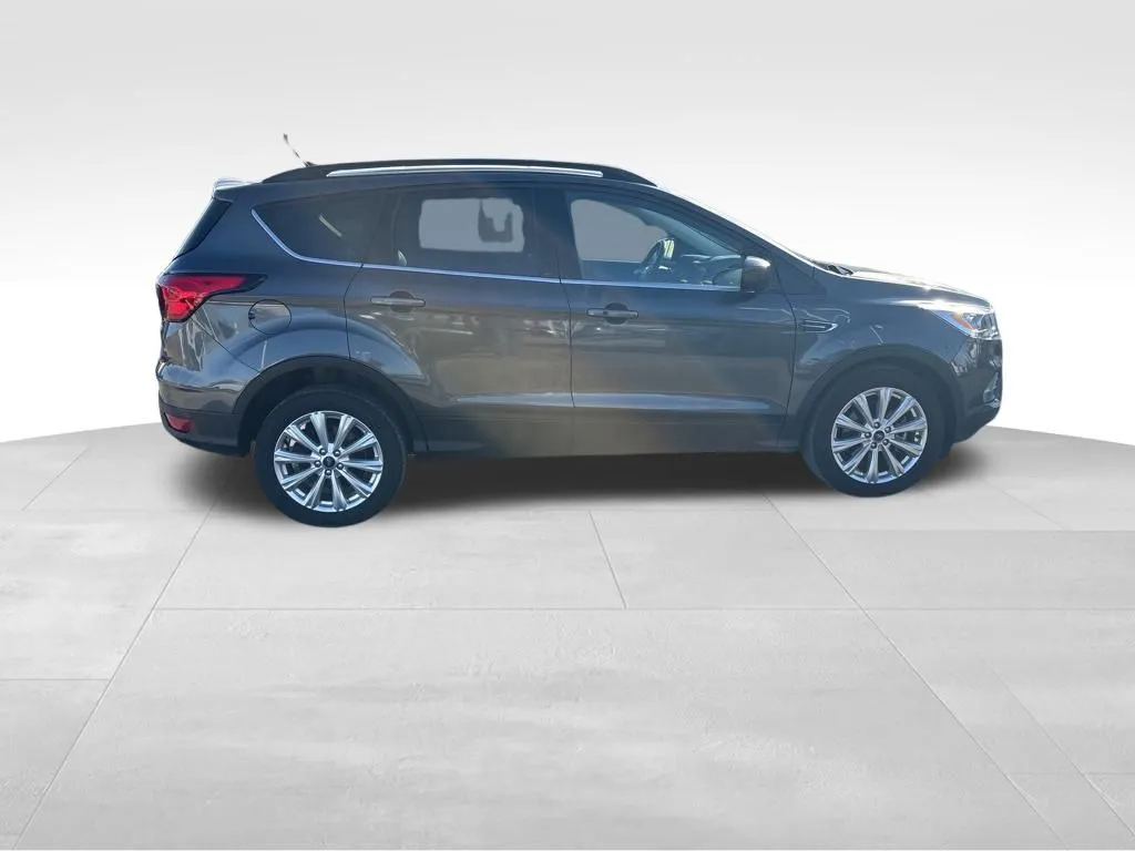 2019 Ford Escape SEL photo 3