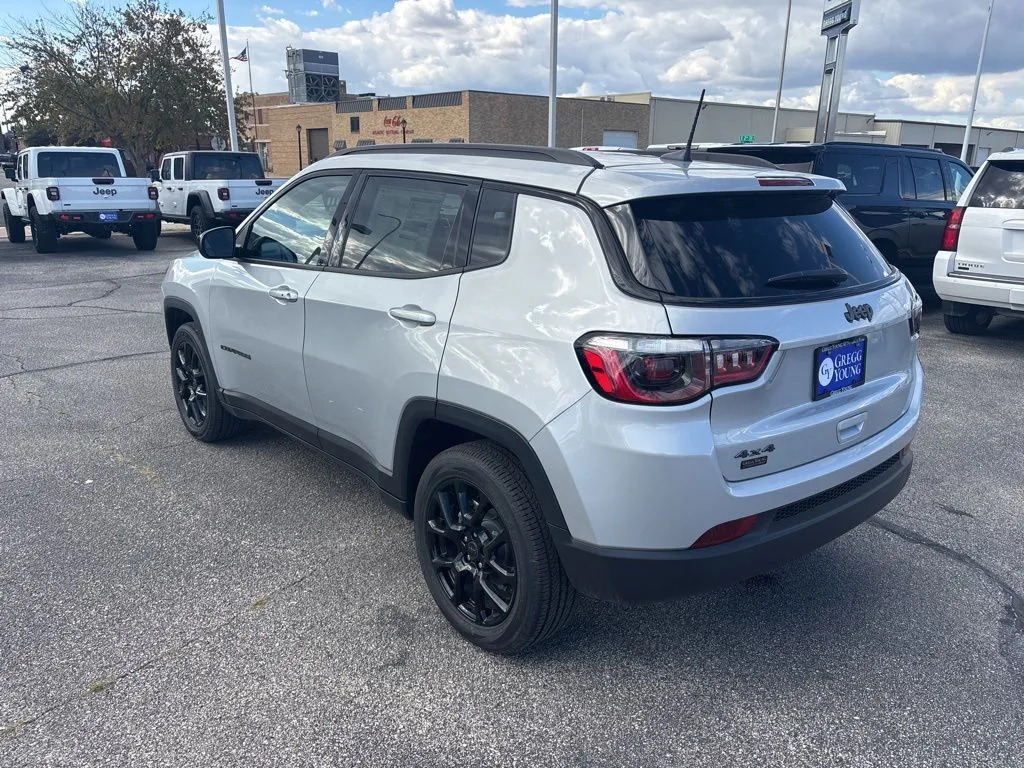 2026 Jeep Compass Latitude photo 2