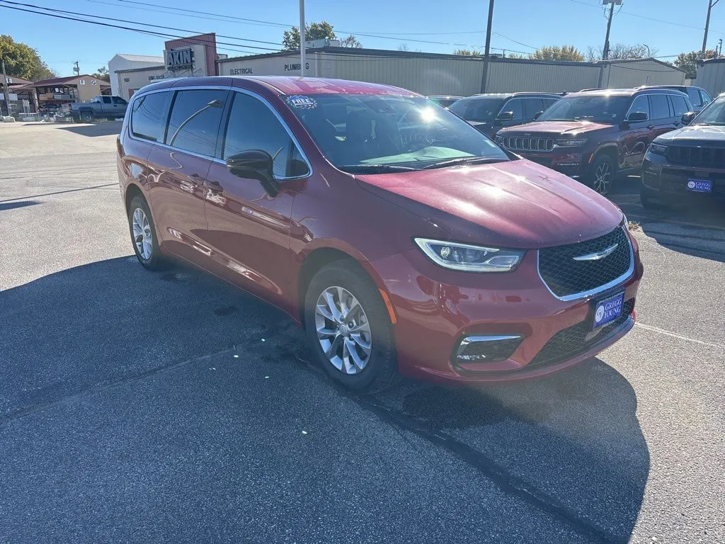 2026 Chrysler Pacifica photo 3