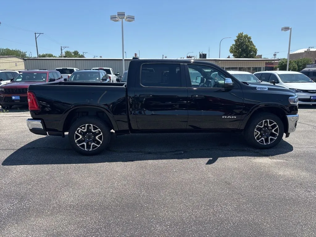 2025 Ram 1500 Laramie photo 3