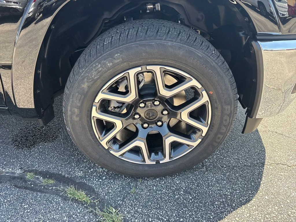 2025 Ram 1500 Laramie photo 4