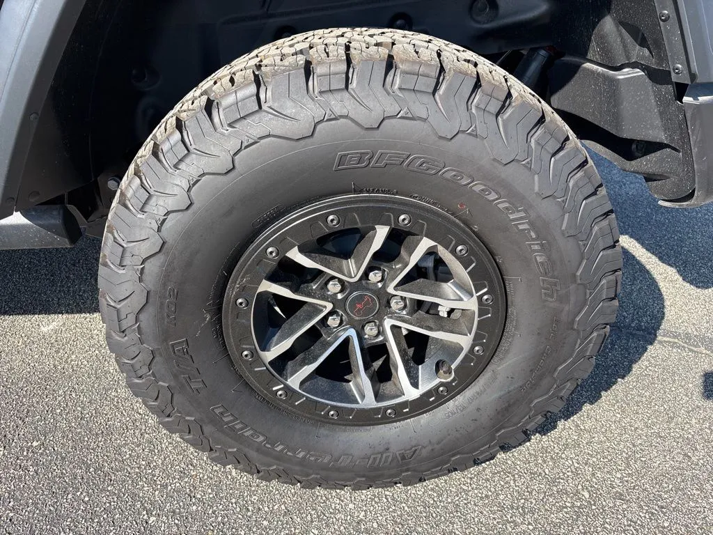 2025 Jeep Wrangler Rubicon photo 3