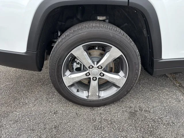 2025 Jeep Grand Cherokee Limited photo 4