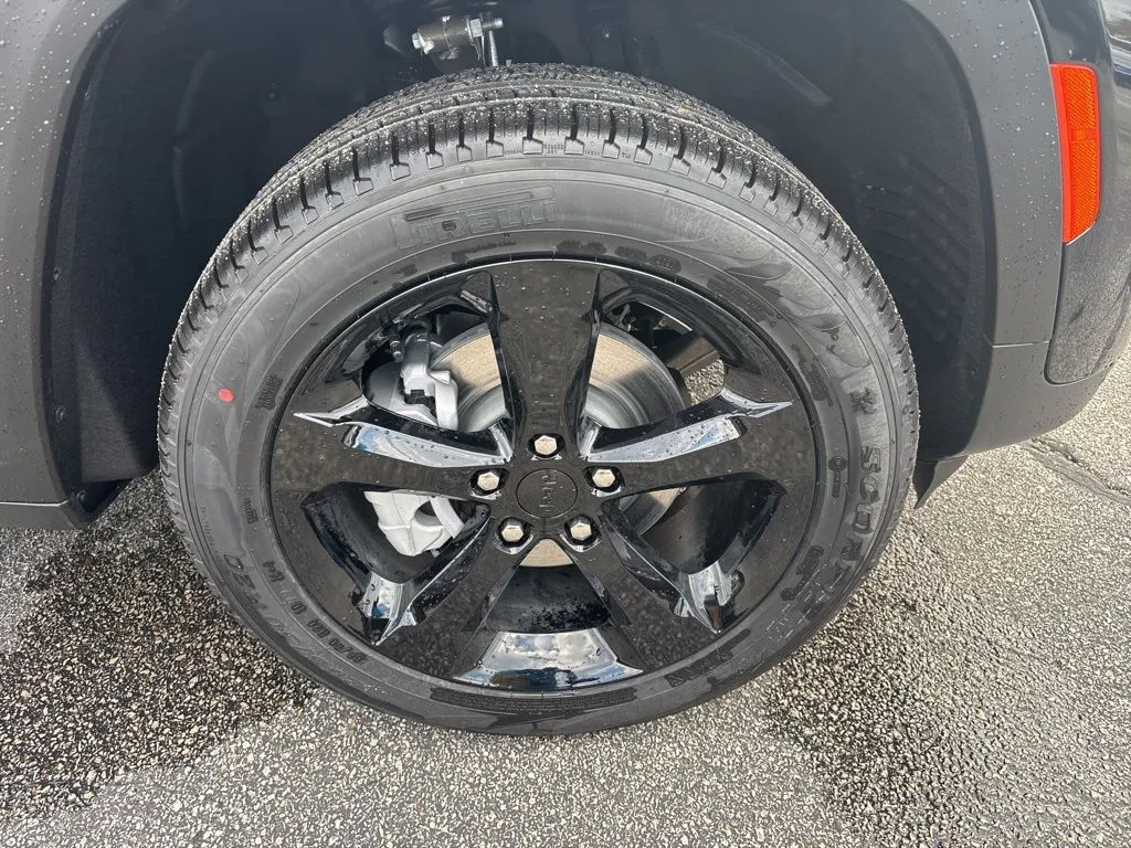 2025 Jeep Grand Cherokee Limited photo 4