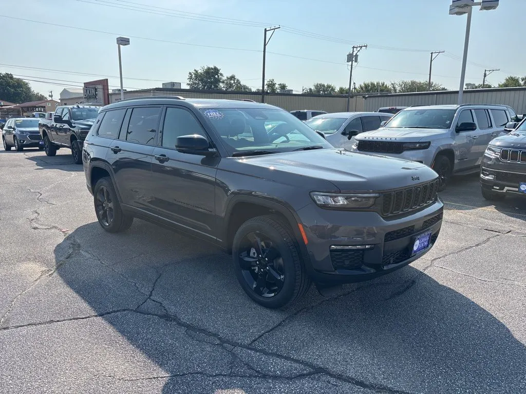 2025 Jeep Grand Cherokee Limited photo 3