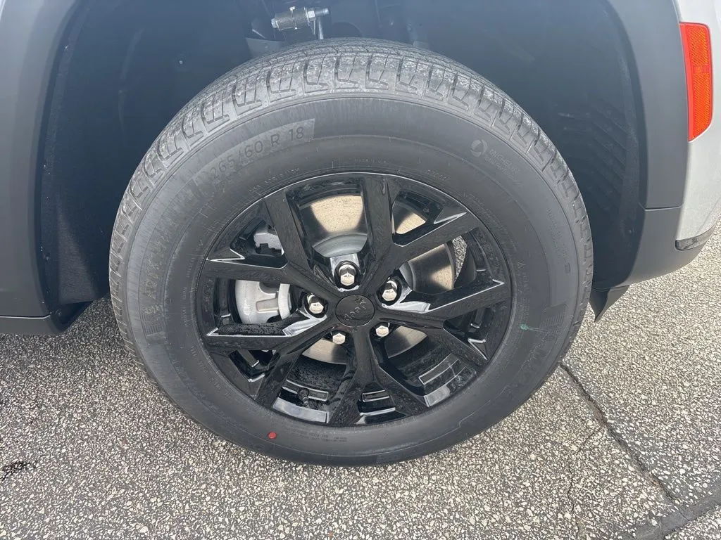 2025 Jeep Grand Cherokee Altitude X photo 2