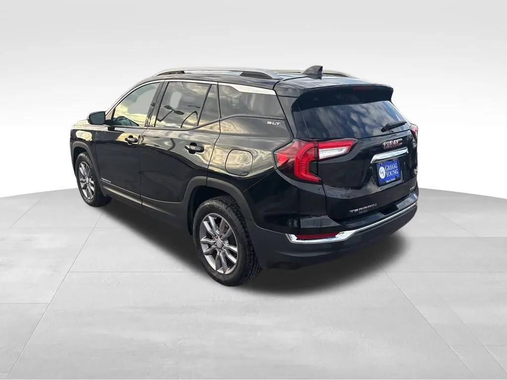2024 Gmc Terrain SLT photo 2