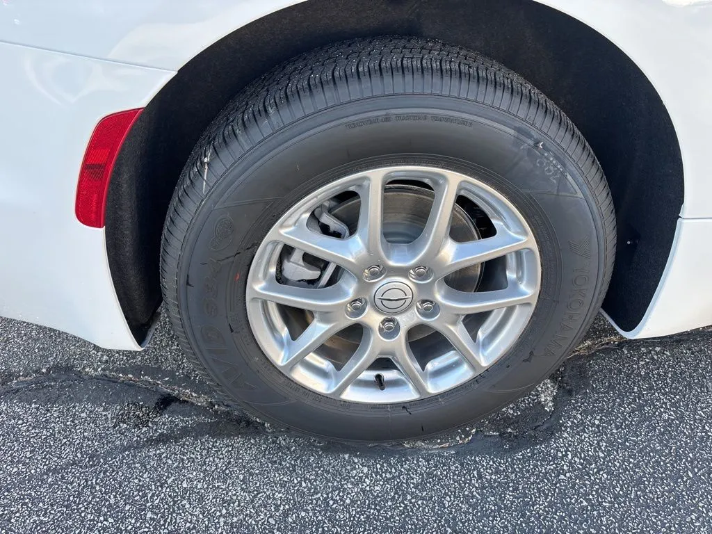 2026 Chrysler Voyager LX photo 4