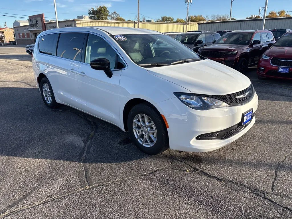 2026 Chrysler Voyager LX photo 3