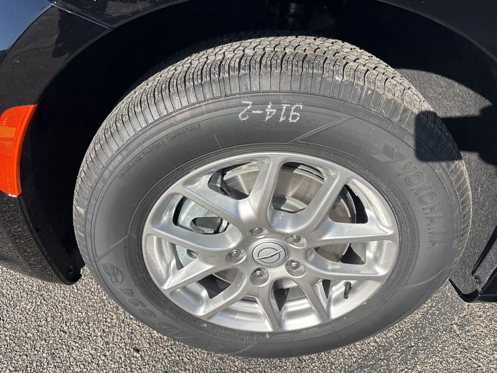 2026 Chrysler Pacifica photo 4