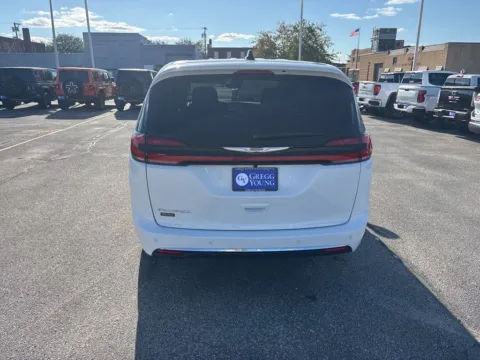 More photos of 2026 Chrysler Pacifica Select at Gregg Young of Atlantic, IA