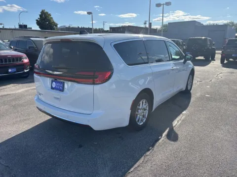 More photos of 2026 Chrysler Pacifica Select at Gregg Young of Atlantic, IA