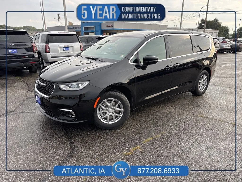2026 Chrysler Pacifica Select's photo