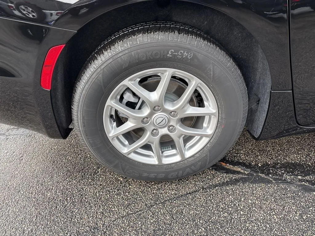 2026 Chrysler Pacifica photo 4