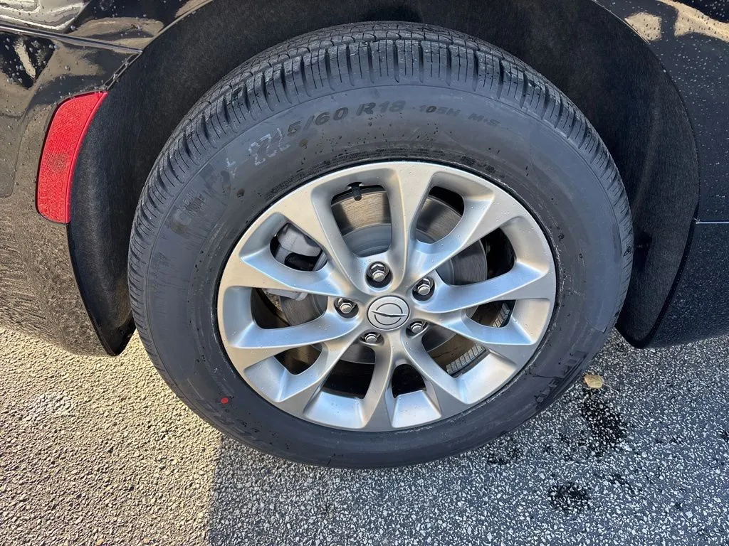 2026 Chrysler Pacifica photo 4