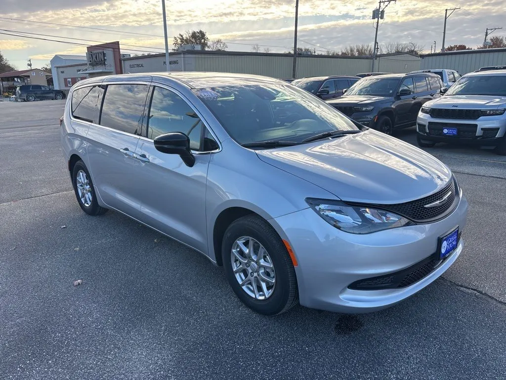 2026 Chrysler Voyager LX photo 3