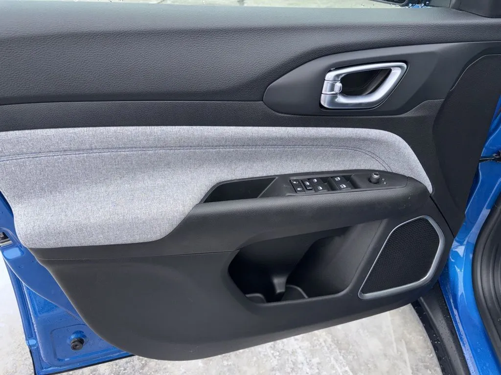 2026 Jeep Compass Latitude photo 3